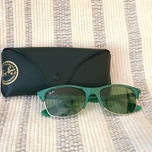 NWT Adorable Green Ray-Bans